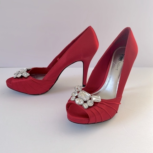 Fioni Night Red Satin Rhinestones High Heels Peep Toe Size 8 1/2 Christmas - Picture 5 of 11